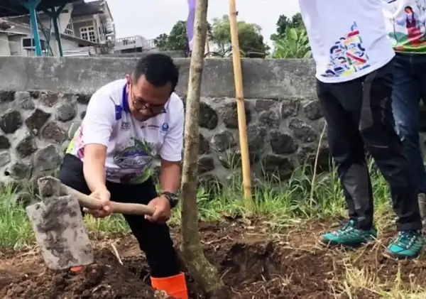 HUT ke-25 Kota Batu: Pemkot Ubah Tradisi Karangan Bunga Jadi Aksi Penghijauan 150 Bibit Pohon